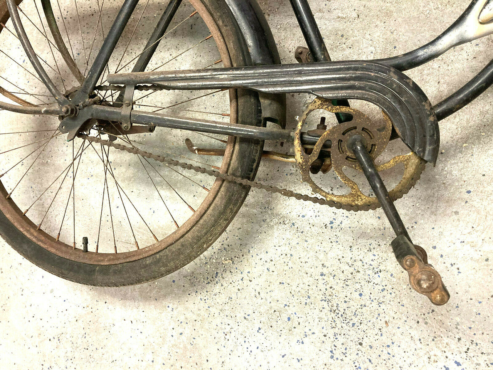 Western Flyer skip-tooth step thru bike with fenders and rack - Fresh Stock Dated February 2026