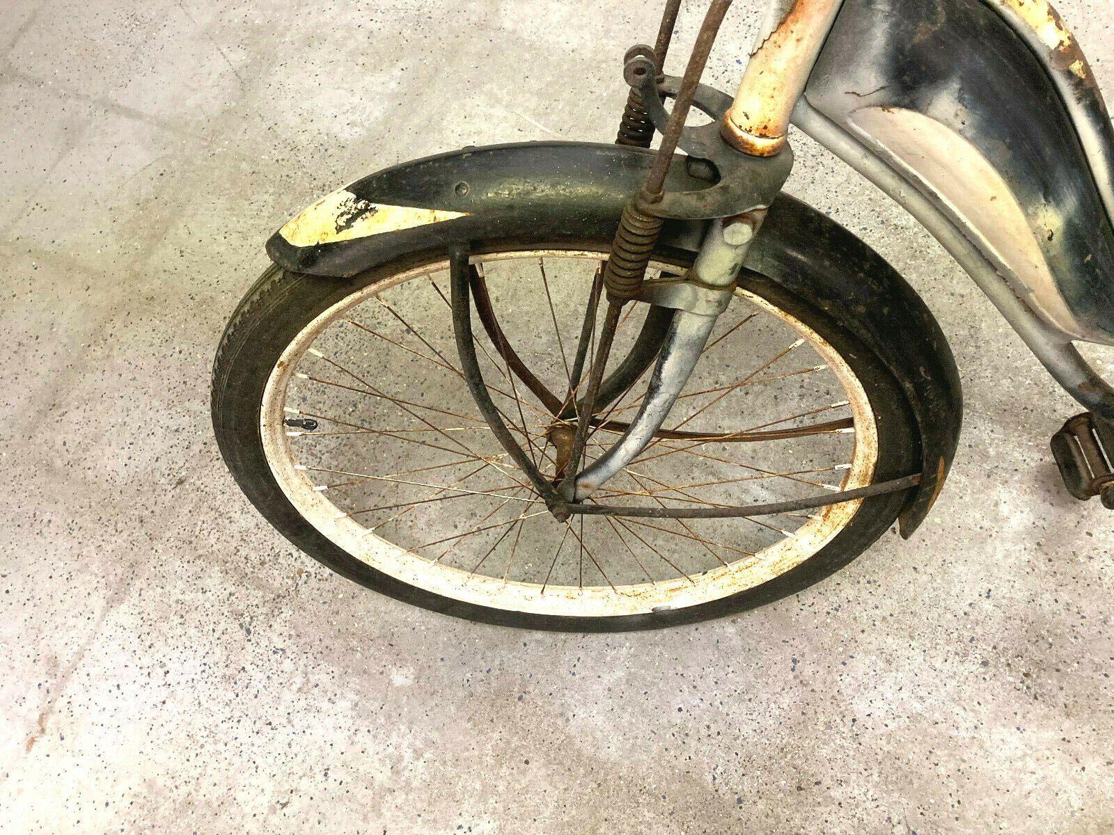Western Flyer skip-tooth step thru bike with fenders and rack - Fresh Stock Dated February 2026