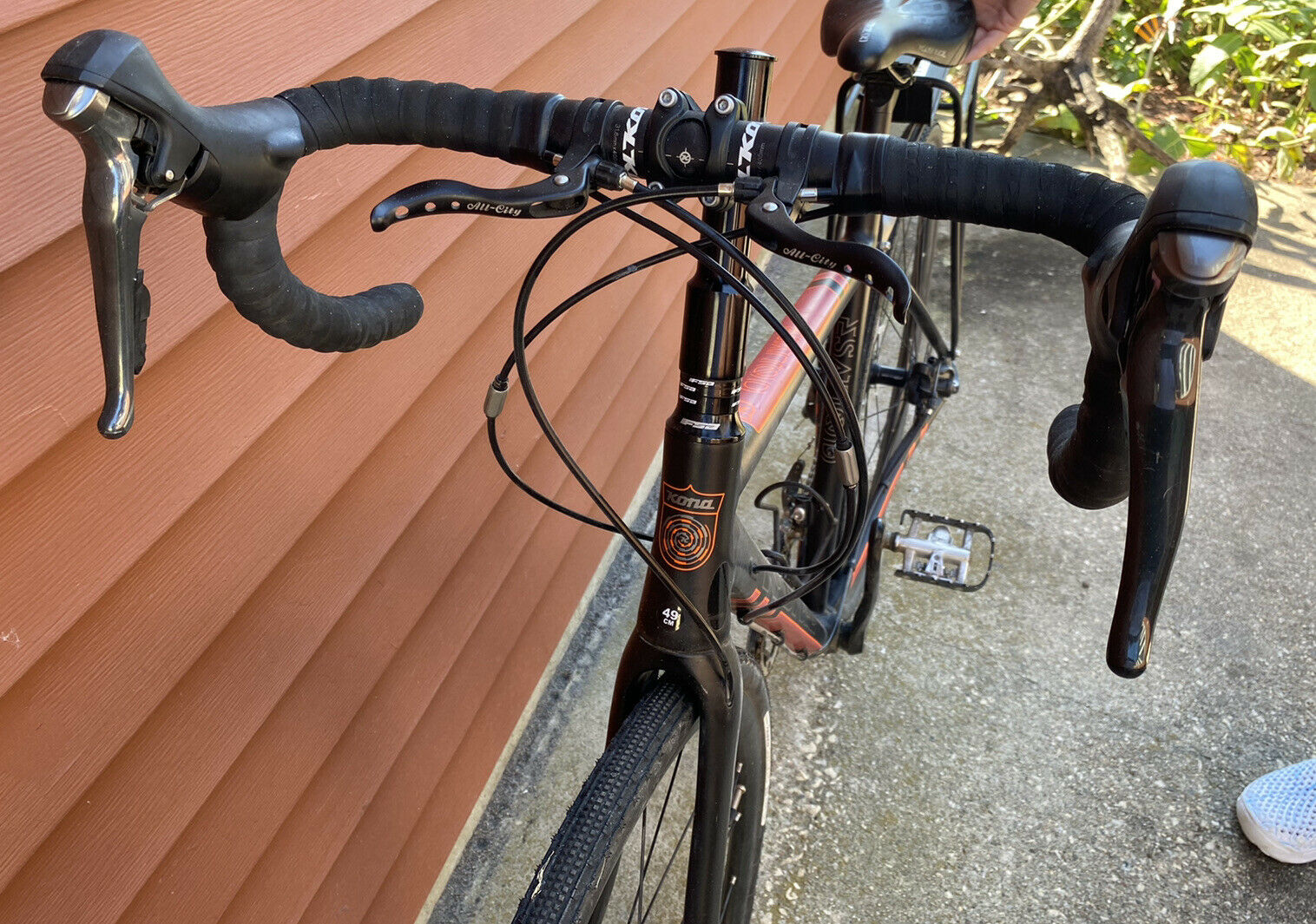 Kona Esatto D unisex Cyclo-cross Bicycle - Fresh Stock Dated February 2026