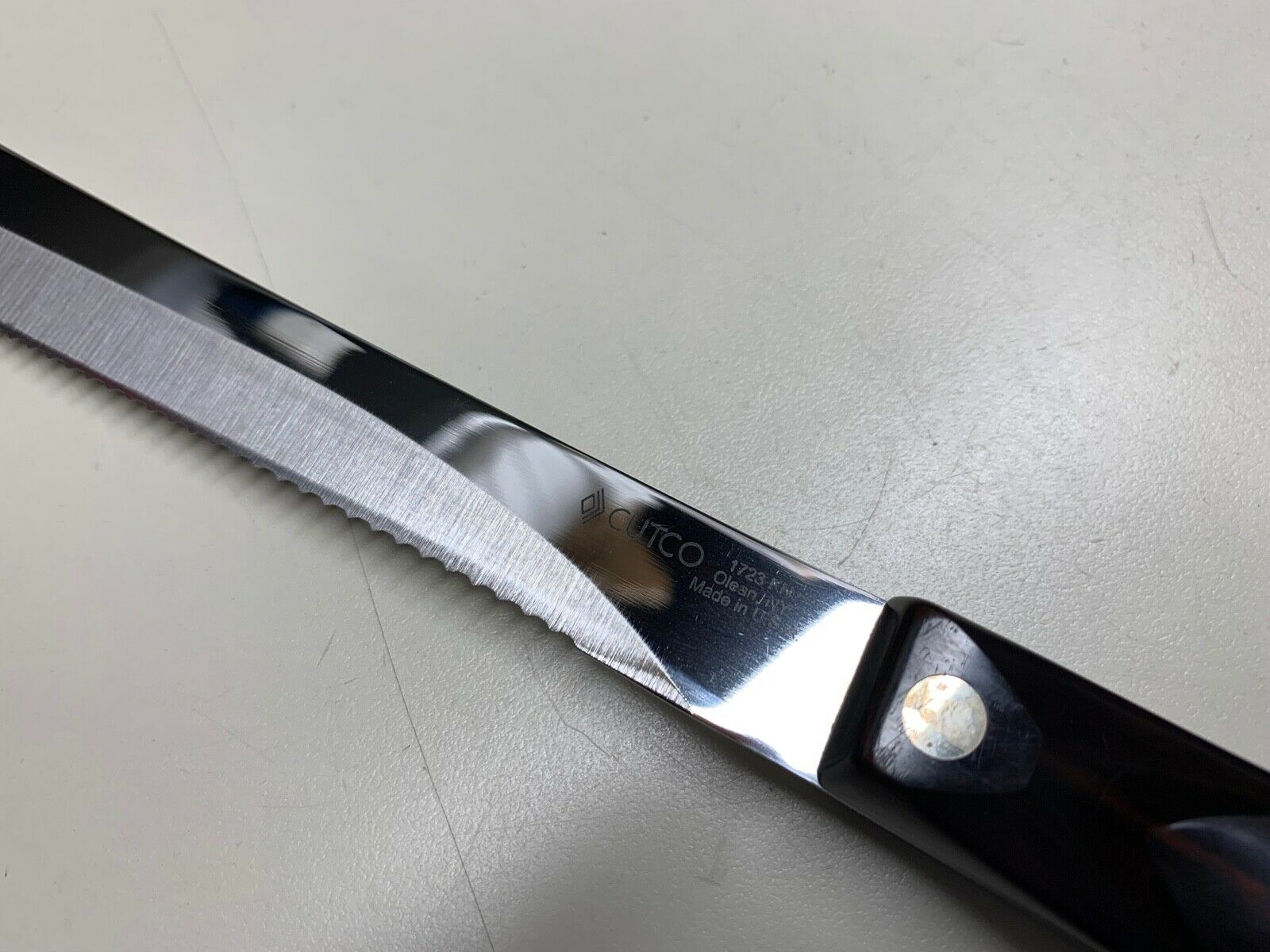 CUTCO CLASSIC HANDLE CARVER KNIFE 1723 USA **VERY NICE CONDITION** - Fresh Stock Dated December 2025