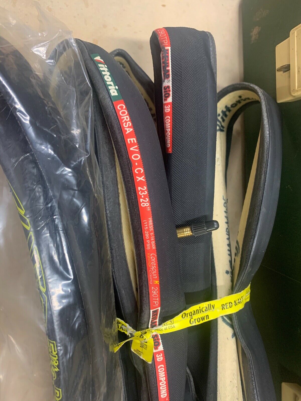 Look 586 Excellent Condition. Full Carbon, Zipp Carbon Wheels. - Fresh Stock Dated February 2026