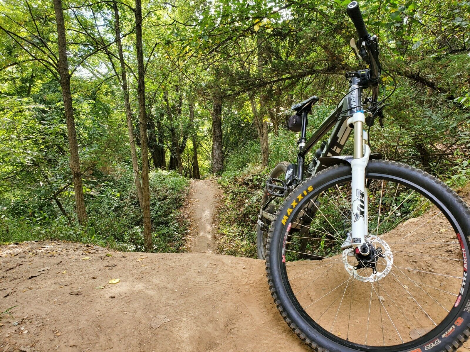 Giant Anthem X Advanced SL  2011 carbon Fox full suspension Medium frame - Fresh Stock Dated February 2026