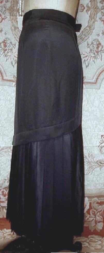 70s does 20s Edwardian Deco Black Silky Flapper Skirt w Drop Pleats 28