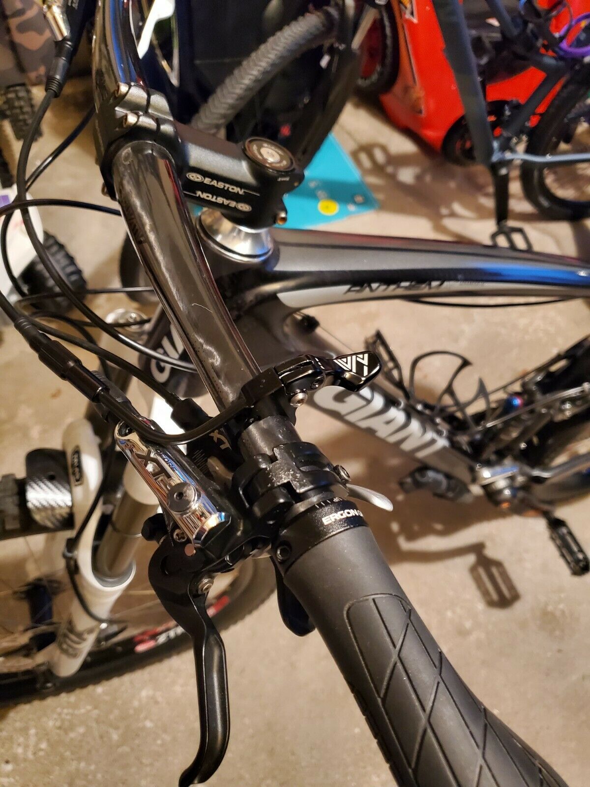 Giant Anthem X Advanced SL  2011 carbon Fox full suspension Medium frame - Fresh Stock Dated February 2026