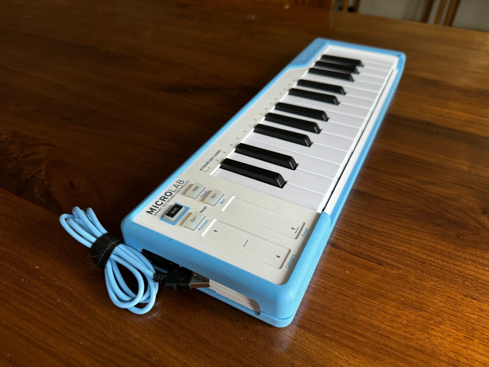 Arturia MicroLab - Compact USB-MIDI Controller (Blue) - EXCELLENT PRE OWNED - Fresh Stock Dated February 2026