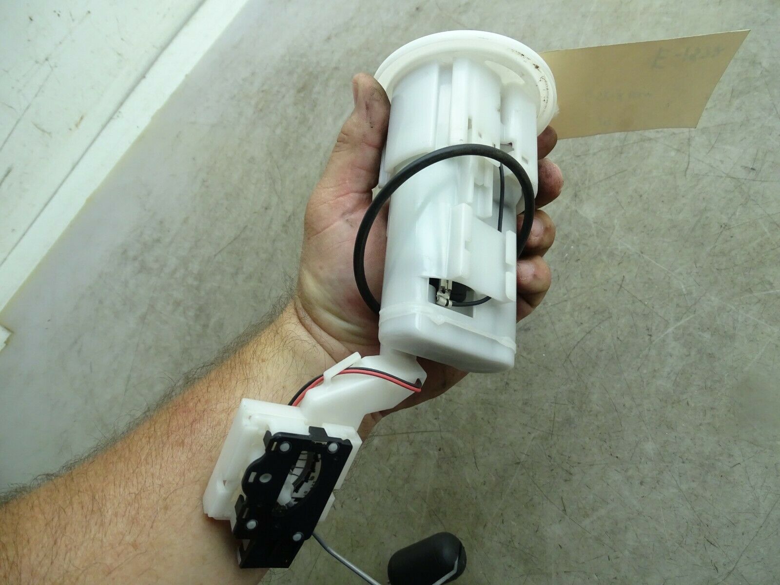 17 SUZUKI GSXR 1000 GAS FUEL PUMP  E-1572 - Fresh Stock Dated February 2026