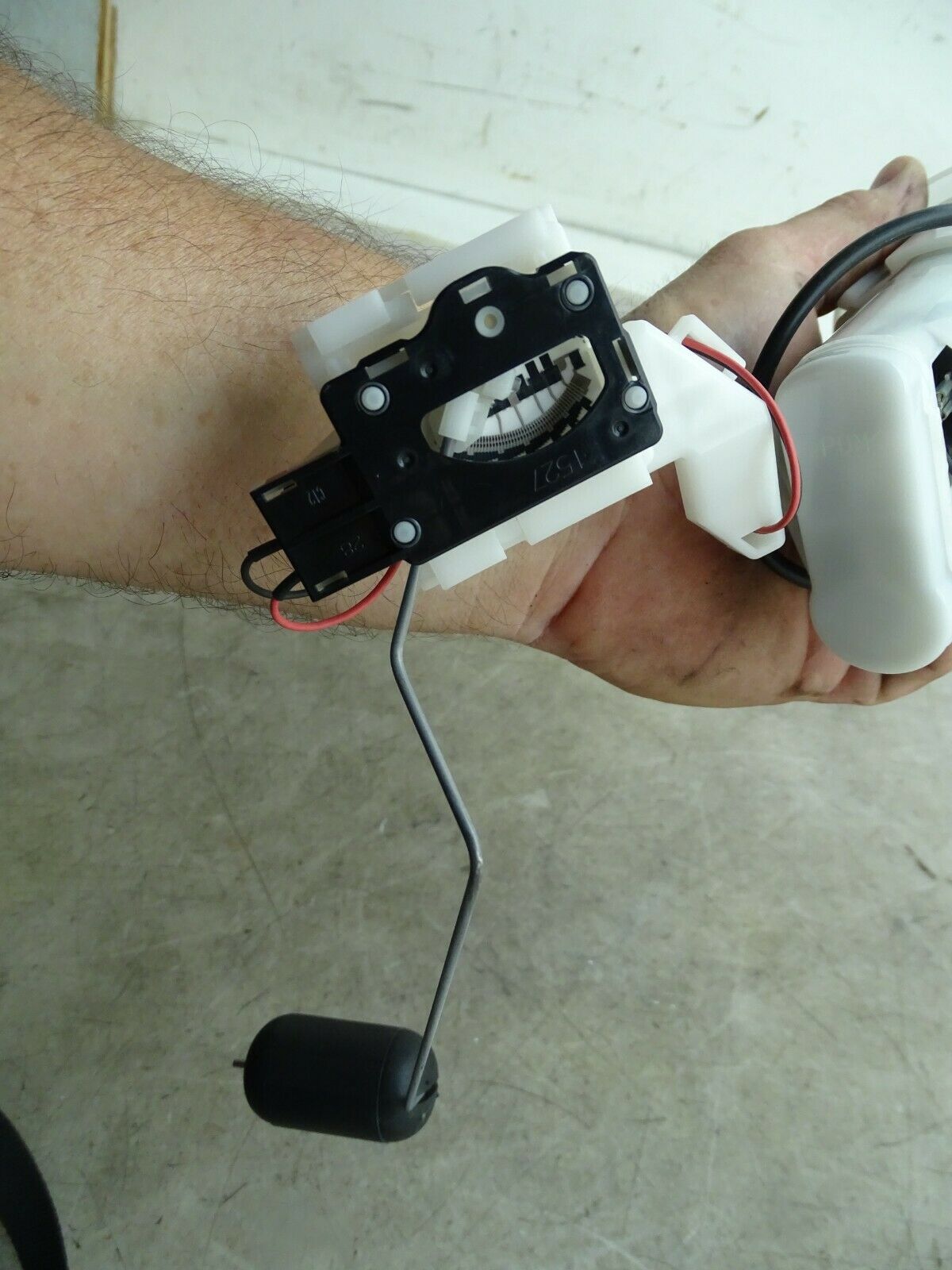 17 SUZUKI GSXR 1000 GAS FUEL PUMP  E-1572 - Fresh Stock Dated February 2026