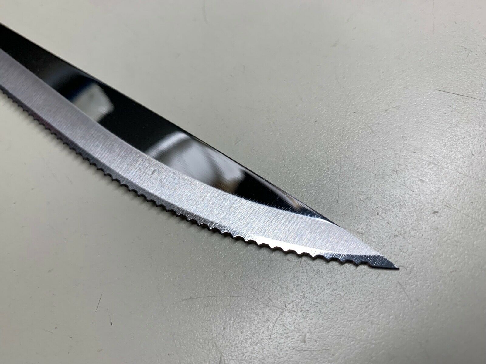 CUTCO CLASSIC HANDLE CARVER KNIFE 1723 USA **VERY NICE CONDITION** - Fresh Stock Dated December 2025