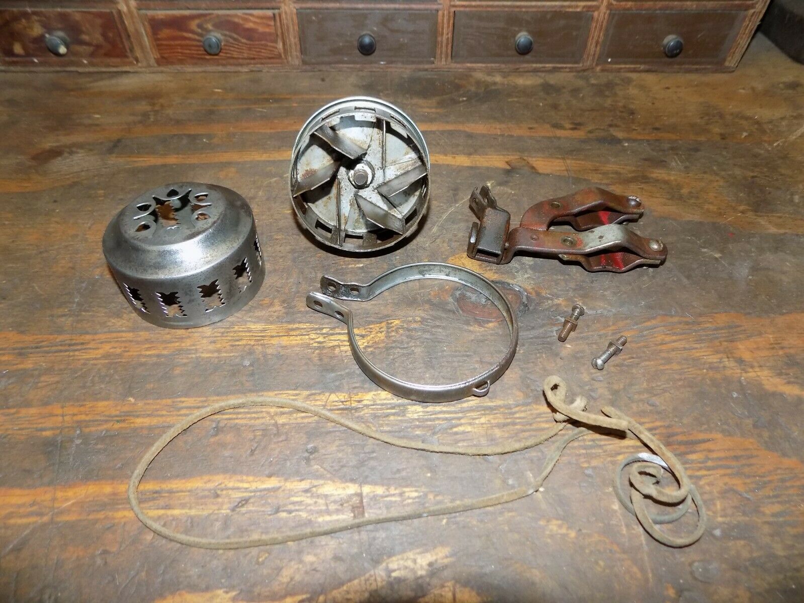 Old Persons Majestic MFG CO Worcester Mass Bicycle Siren W Bracket Balloon Tire - Fresh Stock Dated December 2025