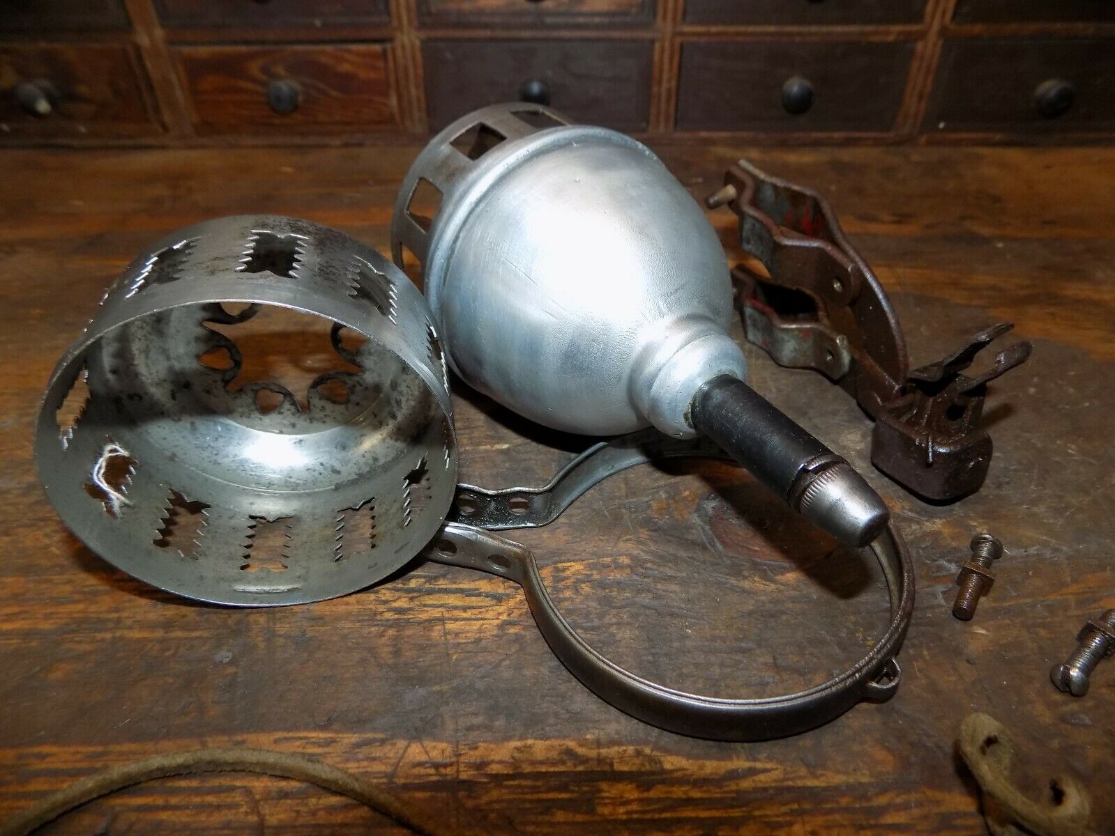 Old Persons Majestic MFG CO Worcester Mass Bicycle Siren W Bracket Balloon Tire - Fresh Stock Dated December 2025