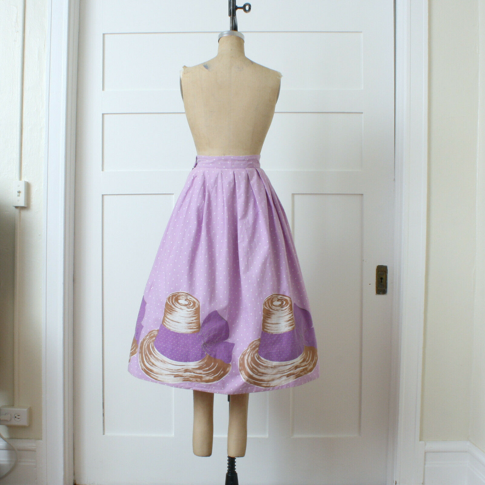 Vintage 1950s Novelty Print Cotton Full Skirt Straw Hat & Purple Polka Dots - Fresh Stock Dated March 2026
