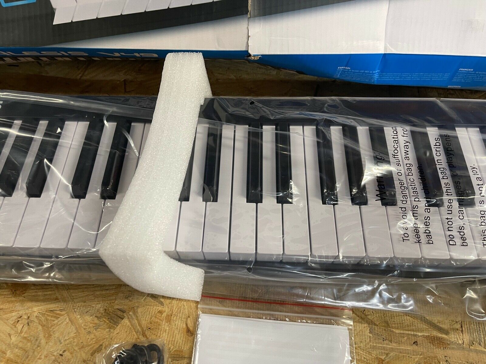 Alesis V49 - 49 Key USB MIDI Keyboard Controller with 8 Backlit Pads New - Fresh Stock Dated February 2026