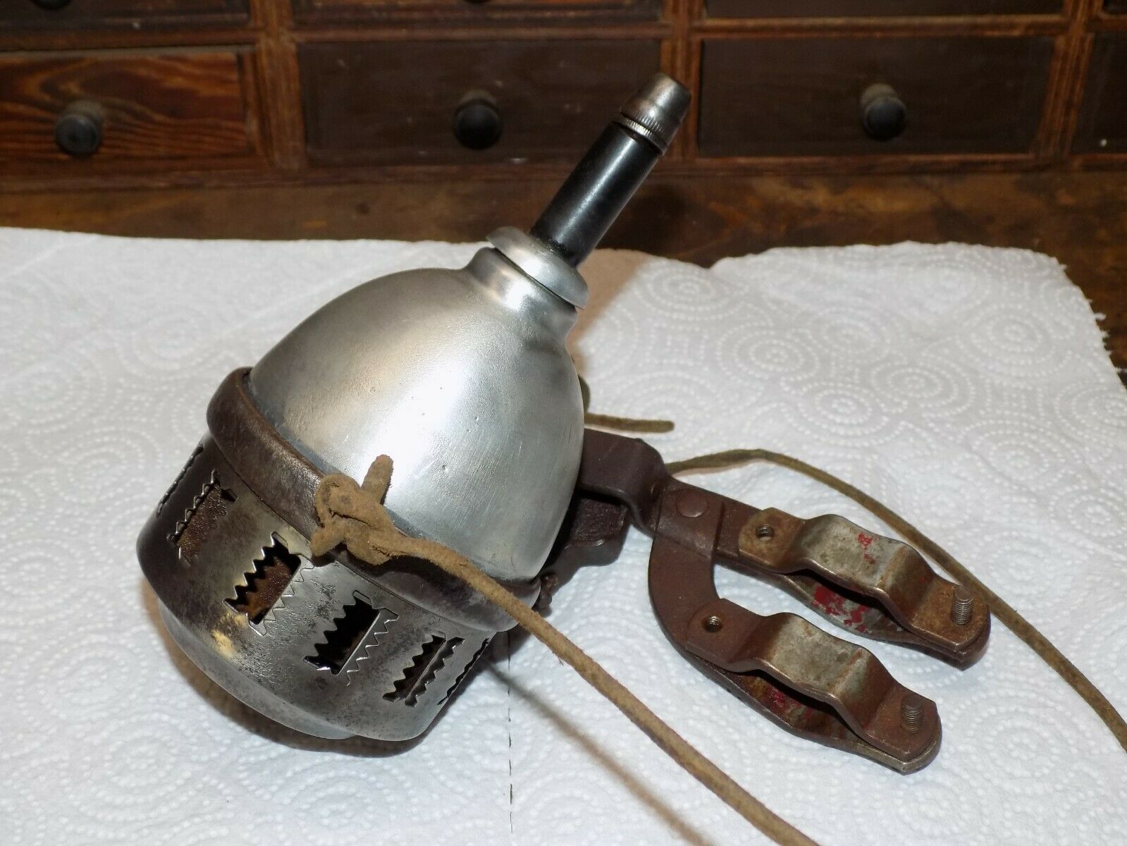 Old Persons Majestic MFG CO Worcester Mass Bicycle Siren W Bracket Balloon Tire - Fresh Stock Dated December 2025