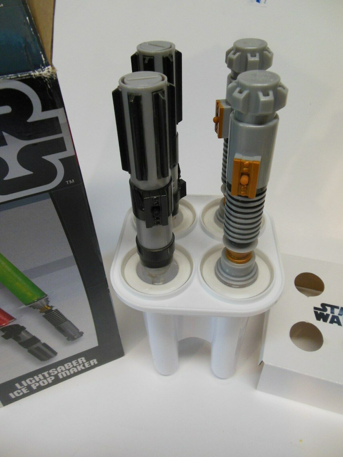 Star Wars Lightsaber Ice Pop Maker Kit Disney Lights Up! (4 Popsicles) New - Fresh Stock Dated February 2026