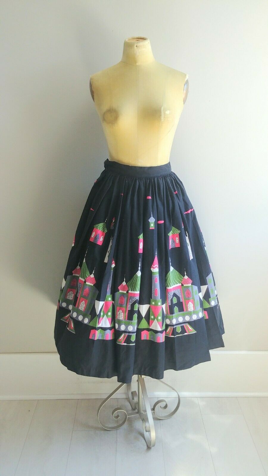 Small Vintage 1950s Taj Mahal Novelty Print Circle Skirt India - Fresh Stock Dated February 2026