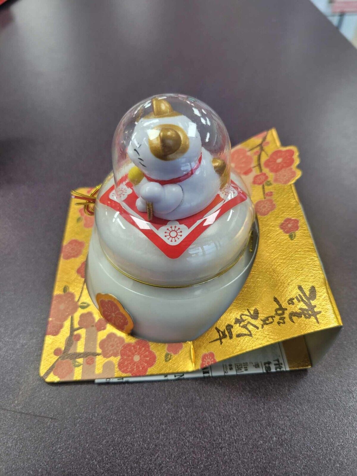 2024 NEW YEAR JAPANESE KAGAMI MOCHI W/ GOLD SPOTTED LUCKY CAT - Product of JAPAN - Fresh Stock Dated February 2026