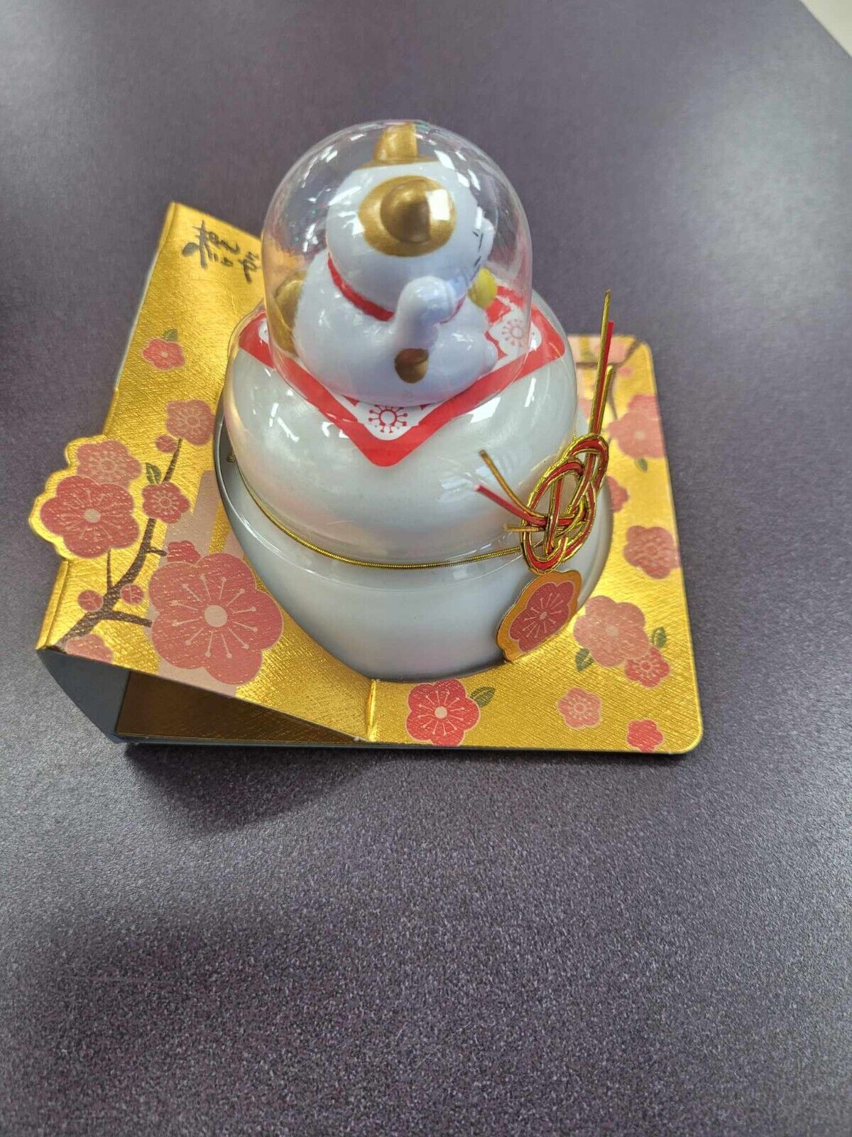 2024 NEW YEAR JAPANESE KAGAMI MOCHI W/ GOLD SPOTTED LUCKY CAT - Product of JAPAN - Fresh Stock Dated February 2026