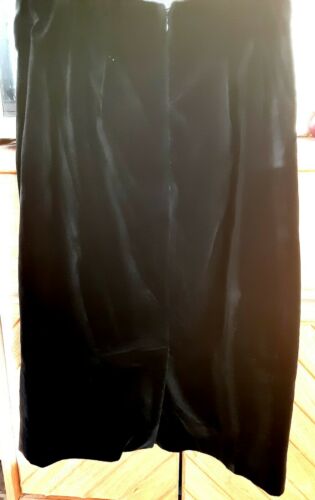 VTG 60-70s LINED HIGH-WAISTED BLK VELVET MID-LNGTH PENCIL SKIRT SZ 12 RUNS SMALL - Fresh Stock Dated February 2026
