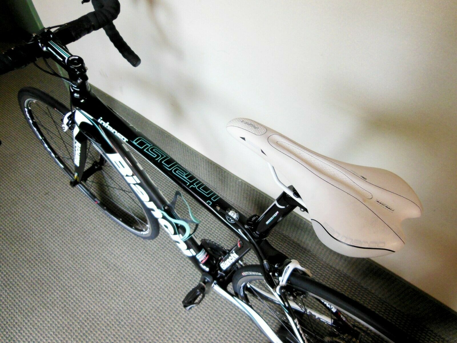 BIANCHI INTENSO BIKE CARBON FIBER MEDIUM FOR RIDERS UP TO 5' 8 FEET HIGH - Fresh Stock Dated February 2026