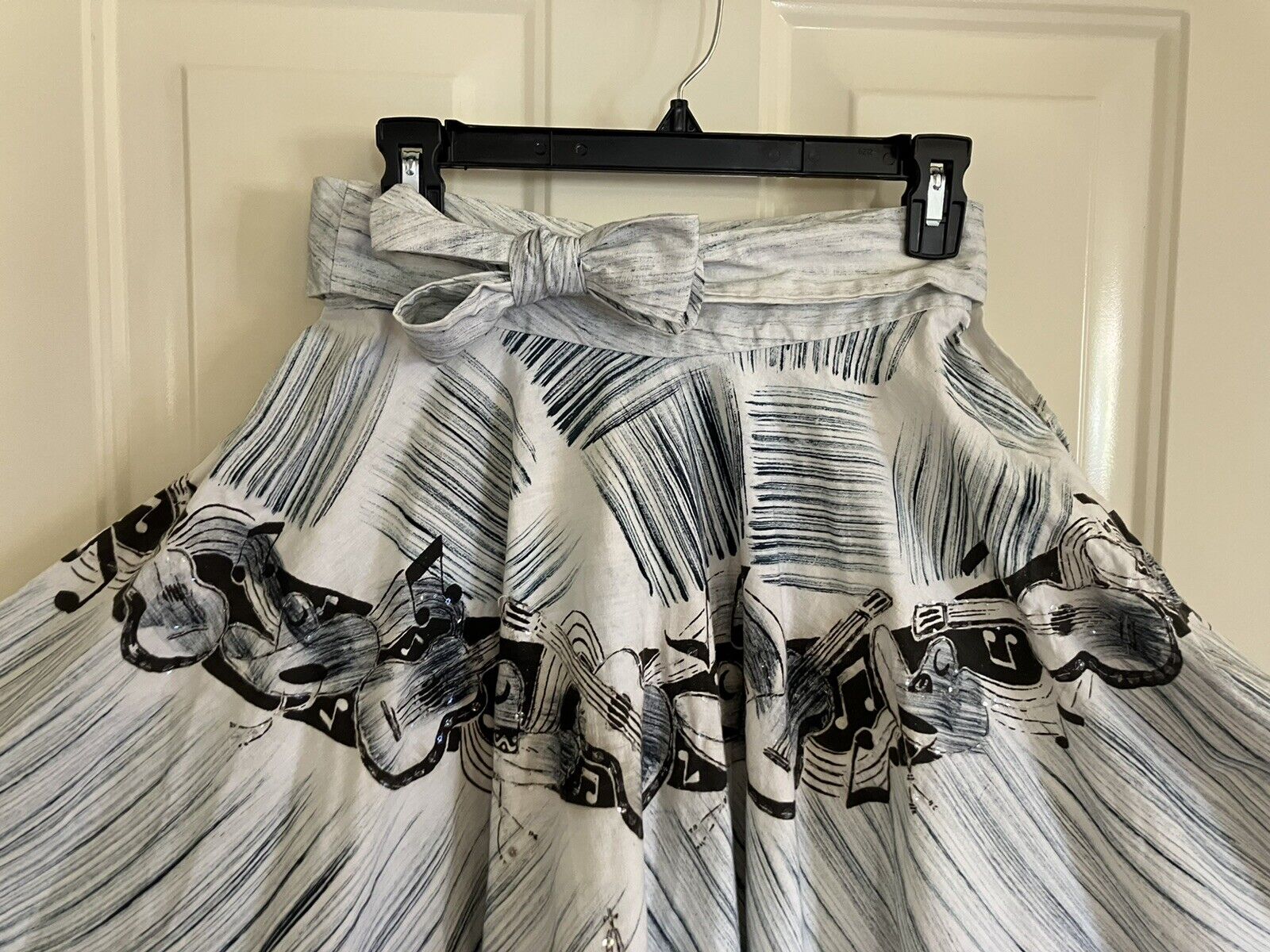 Vtg ARTEGREEN Mexico CIRCLE SKIRT Sz S Mexican 1950's GUITAR Hand Painted COOL! - Fresh Stock Dated March 2026