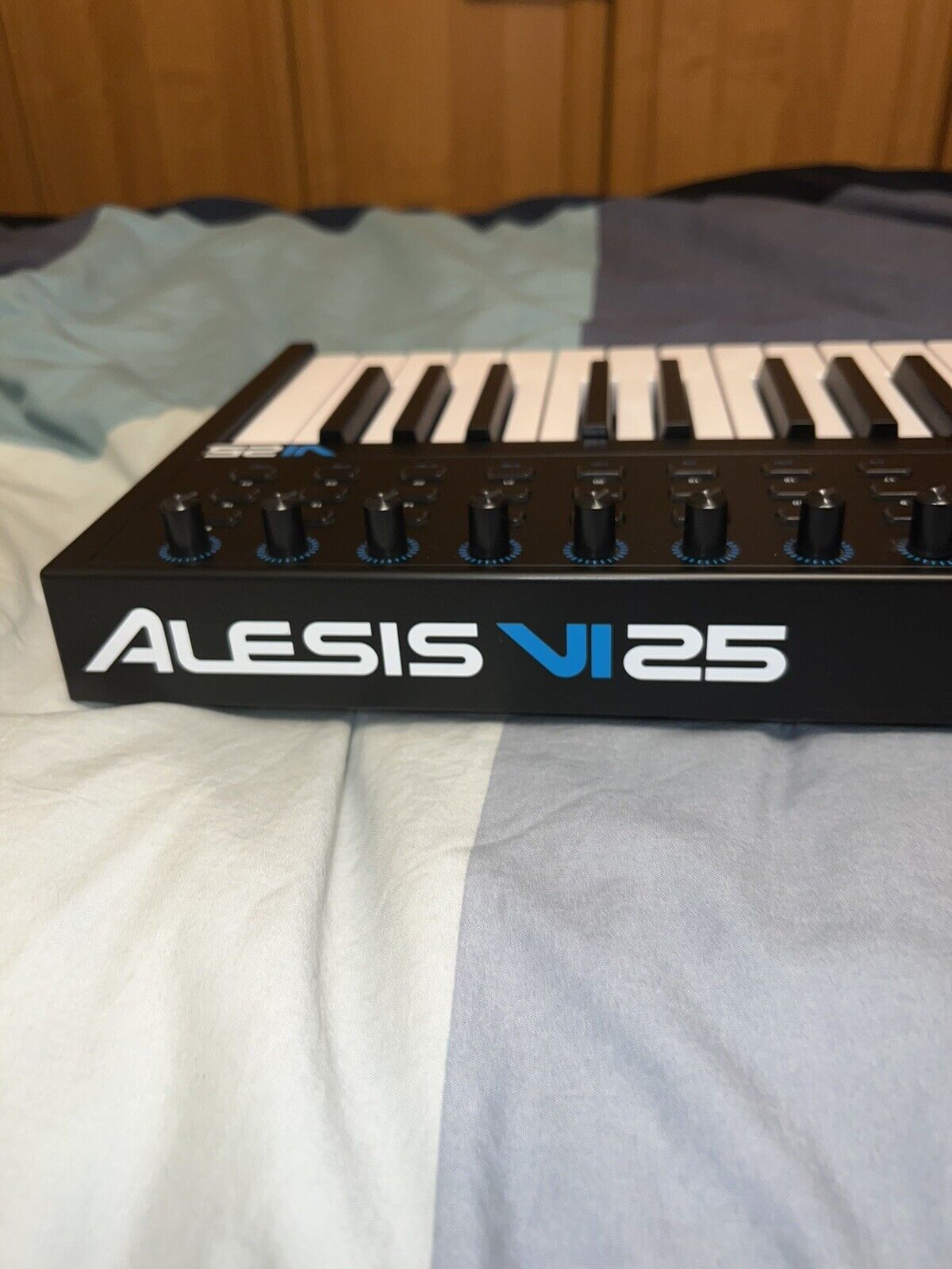 Alesis VI25 Advanced 25-key USB Midi Keyboard Controller Weighted Keys With Usb - Fresh Stock Dated February 2026