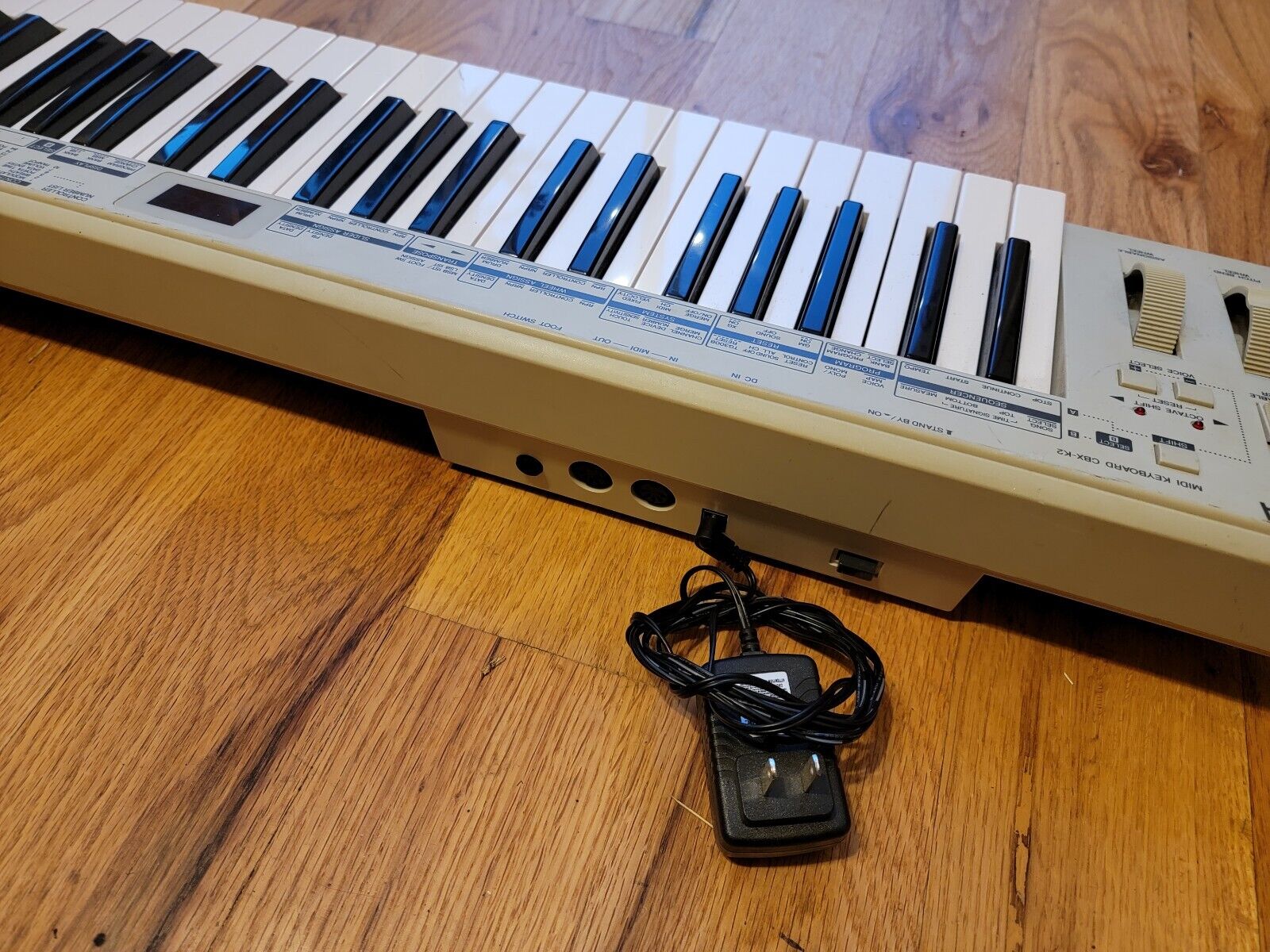 YAMAHA CBX-K2 MIDI KEYBOARD CONTROLLER w/ power supply - Fresh Stock Dated February 2026