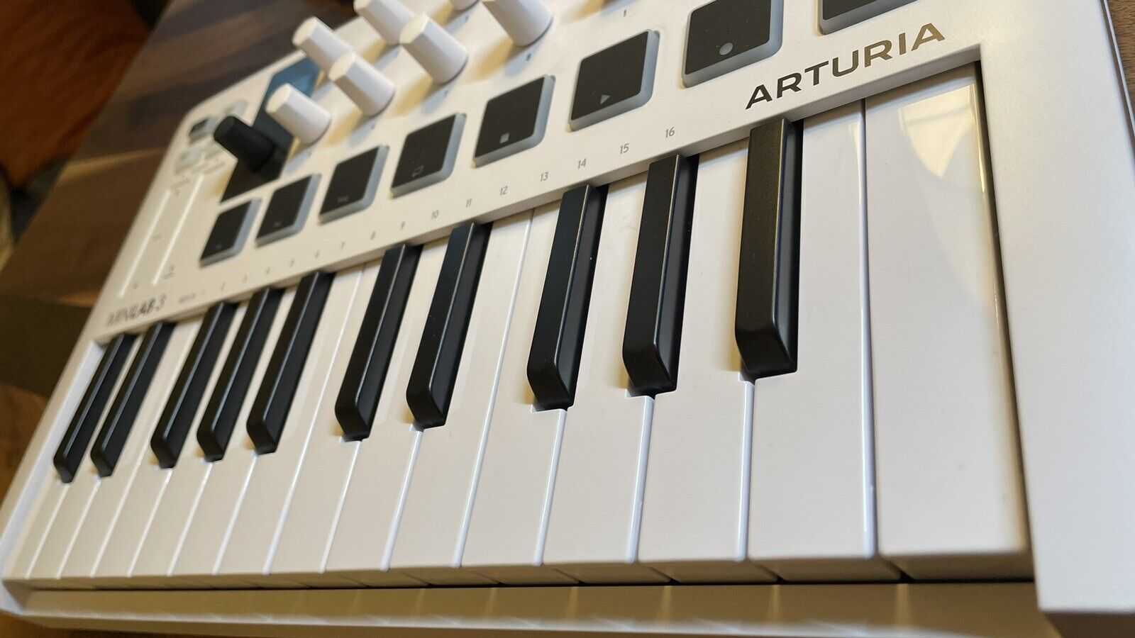Arturia MiniLab 3 Keyboard Controller - White - Fresh Stock Dated February 2026