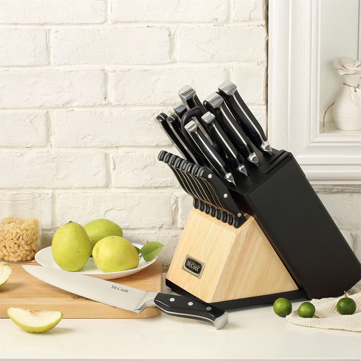 McCook MC65 20PCS Knife Block Set Steak Knife Block Knife Set Built-in Sharpener - Fresh Stock Dated February 2026