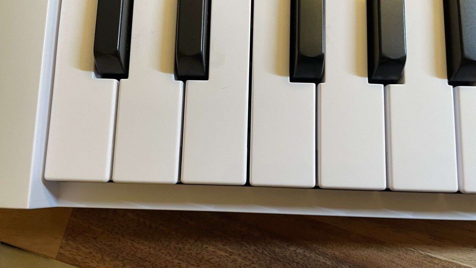 Arturia MiniLab 3 Keyboard Controller - White - Fresh Stock Dated February 2026