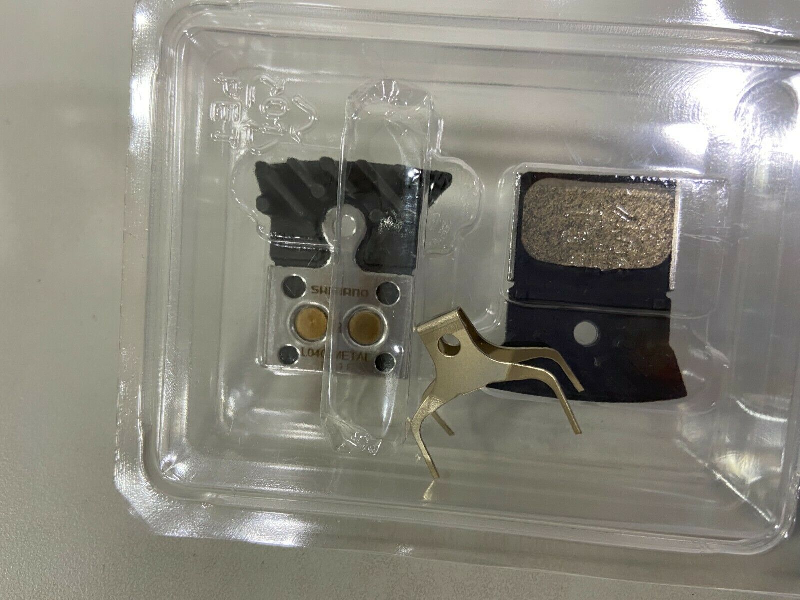 Shimano L04C Metal Pads with Cooling Fin & Spring - Y8N398040 - Fresh Stock Dated February 2026