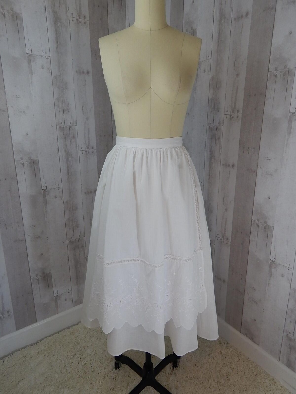 1970s Vintage SKIRT~WHITE COTTON BATISTE LACE EMBROIDERY Jessica McClintock S/M? - Fresh Stock Dated March 2026