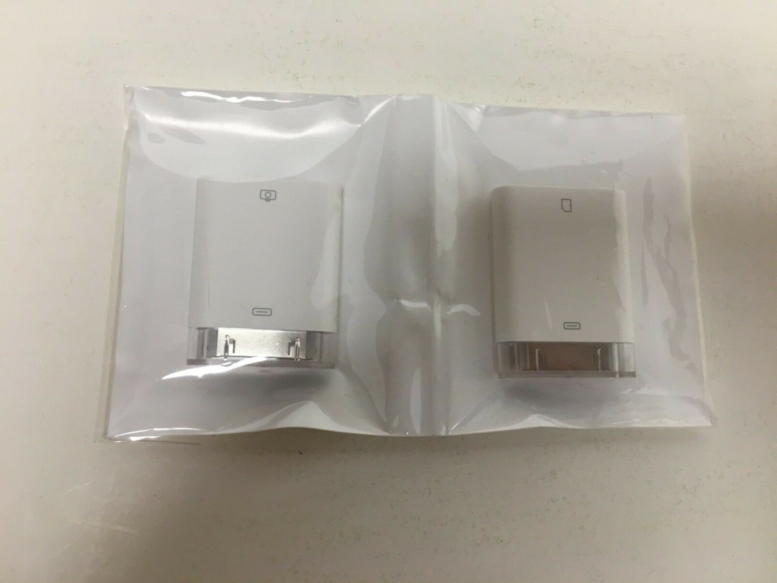 iPad Camera Connection Kit Connector SD Card Reader MC531ZM/A - Fresh Stock Dated February 2026