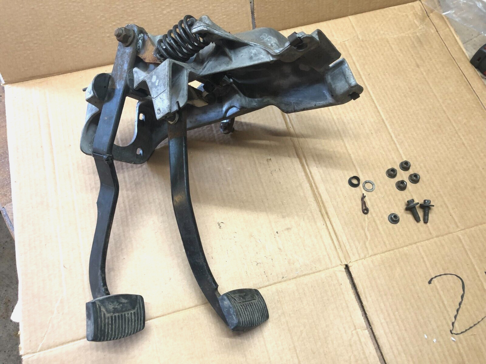 87-91 Ford F-150 - 5 speed manual CLUTCH + BRAKE PEDAL pedals - M5od-R2 / ZF-5 - Fresh Stock Dated February 2026