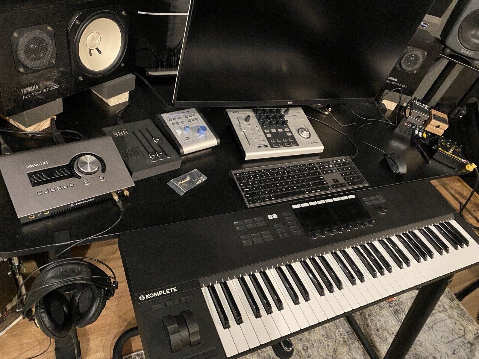 Native Instruments Komplete Kontrol S61 MK2 61 Key Keyboard Controller - Fresh Stock Dated February 2026