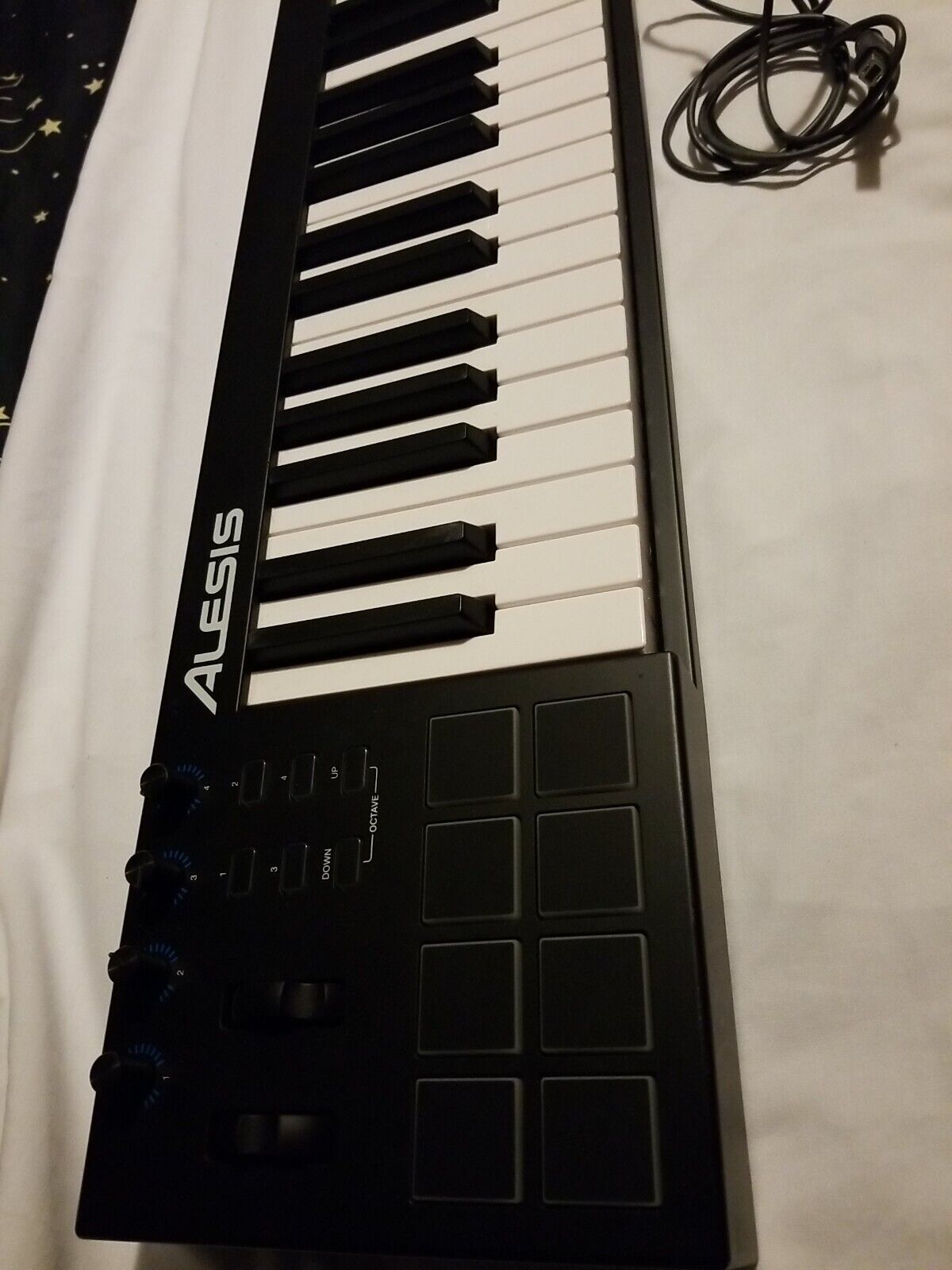 Alesis V49 49-Key Professional USB MIDI Pad/Keyboard Controller-TESTED - Fresh Stock Dated February 2026