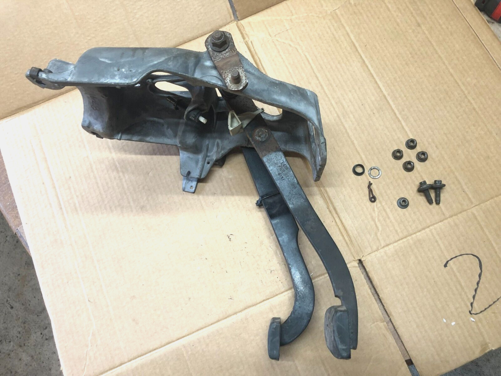 87-91 Ford F-150 - 5 speed manual CLUTCH + BRAKE PEDAL pedals - M5od-R2 / ZF-5 - Fresh Stock Dated February 2026