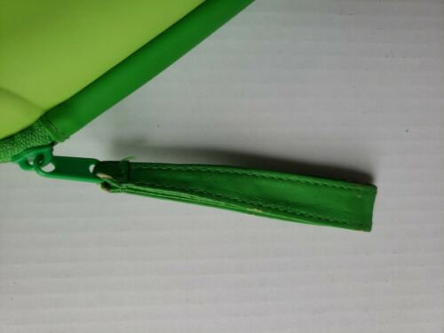 EUC LEAPFROG LEAP PAD 1, 2, 3 EXPLORER GREEN CARRYING CASE HOLDS 6 GAMES - Fresh Stock Dated December 2025