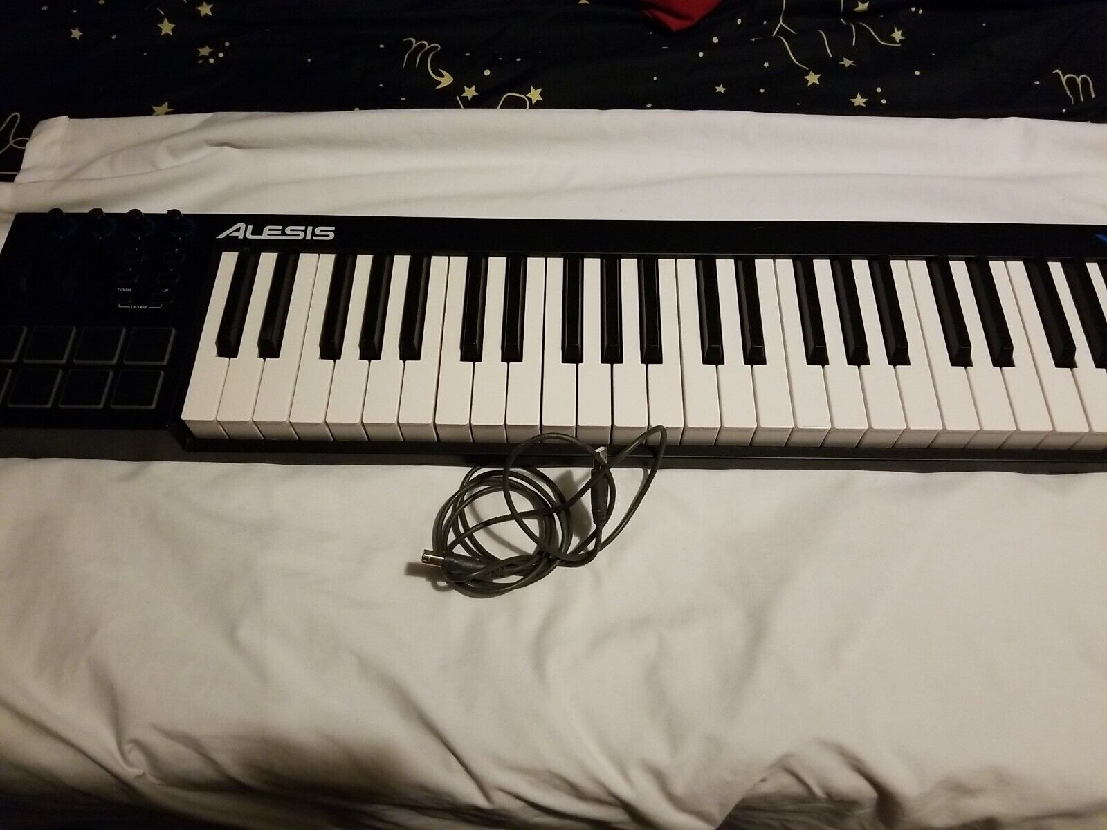 Alesis V49 49-Key Professional USB MIDI Pad/Keyboard Controller-TESTED - Fresh Stock Dated February 2026