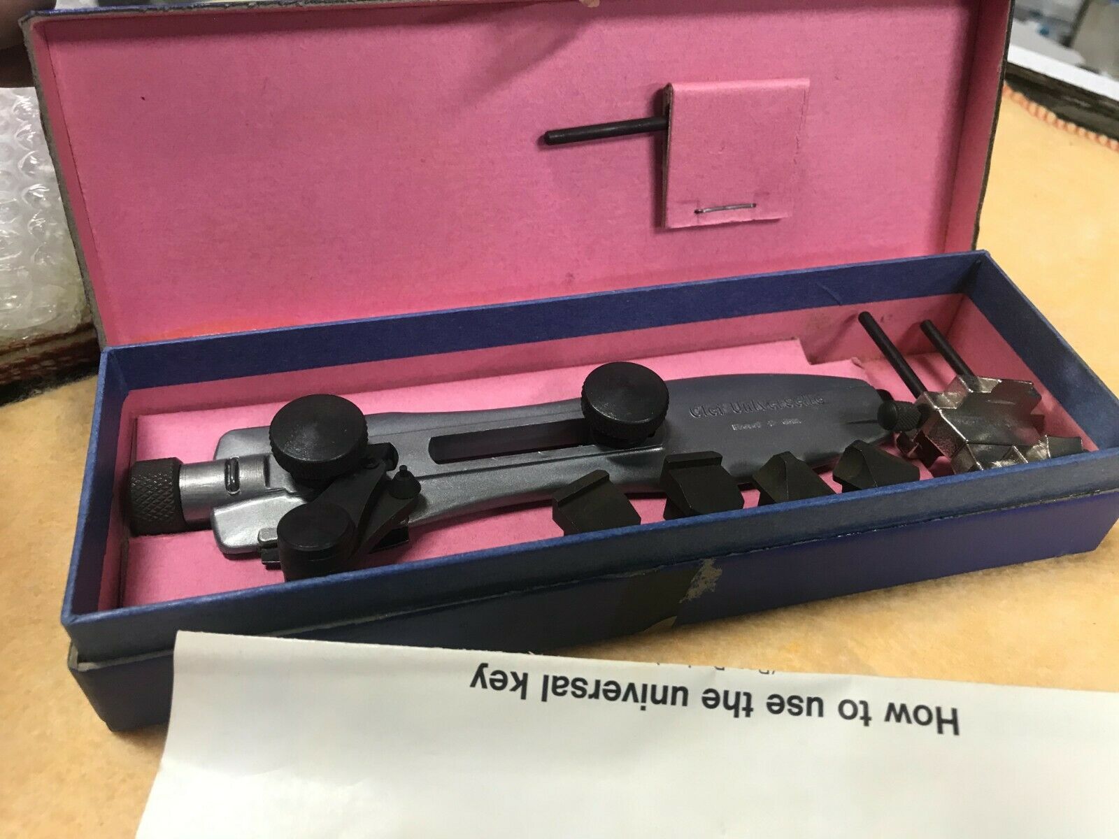 OLD NOS CONDITION UNUSED CLEF UNIVERSELLE WATCH CASE OPENER WATCHMAKER - Fresh Stock Dated February 2026