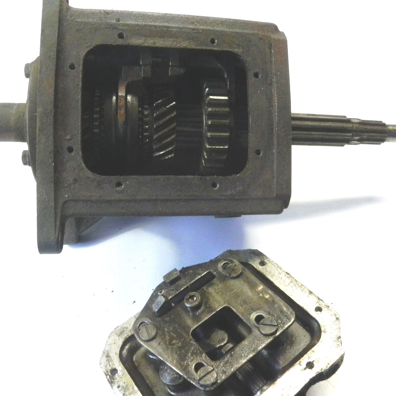 FJ 40 TOYOTA LAND CRUISER TRANSMISSION CORE LOOKS NICE SOLD AS IS CORE VINTAGE - Fresh Stock Dated February 2026