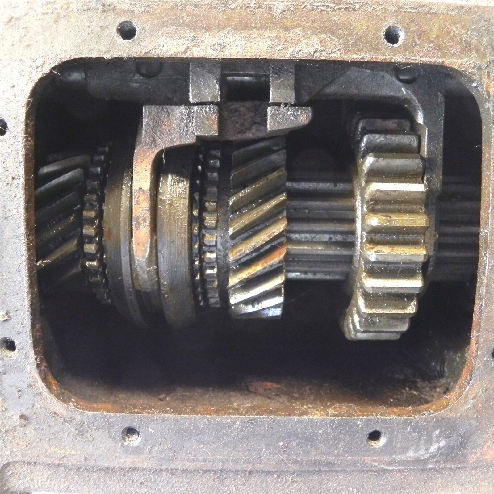 FJ 40 TOYOTA LAND CRUISER TRANSMISSION CORE LOOKS NICE SOLD AS IS CORE VINTAGE - Fresh Stock Dated February 2026