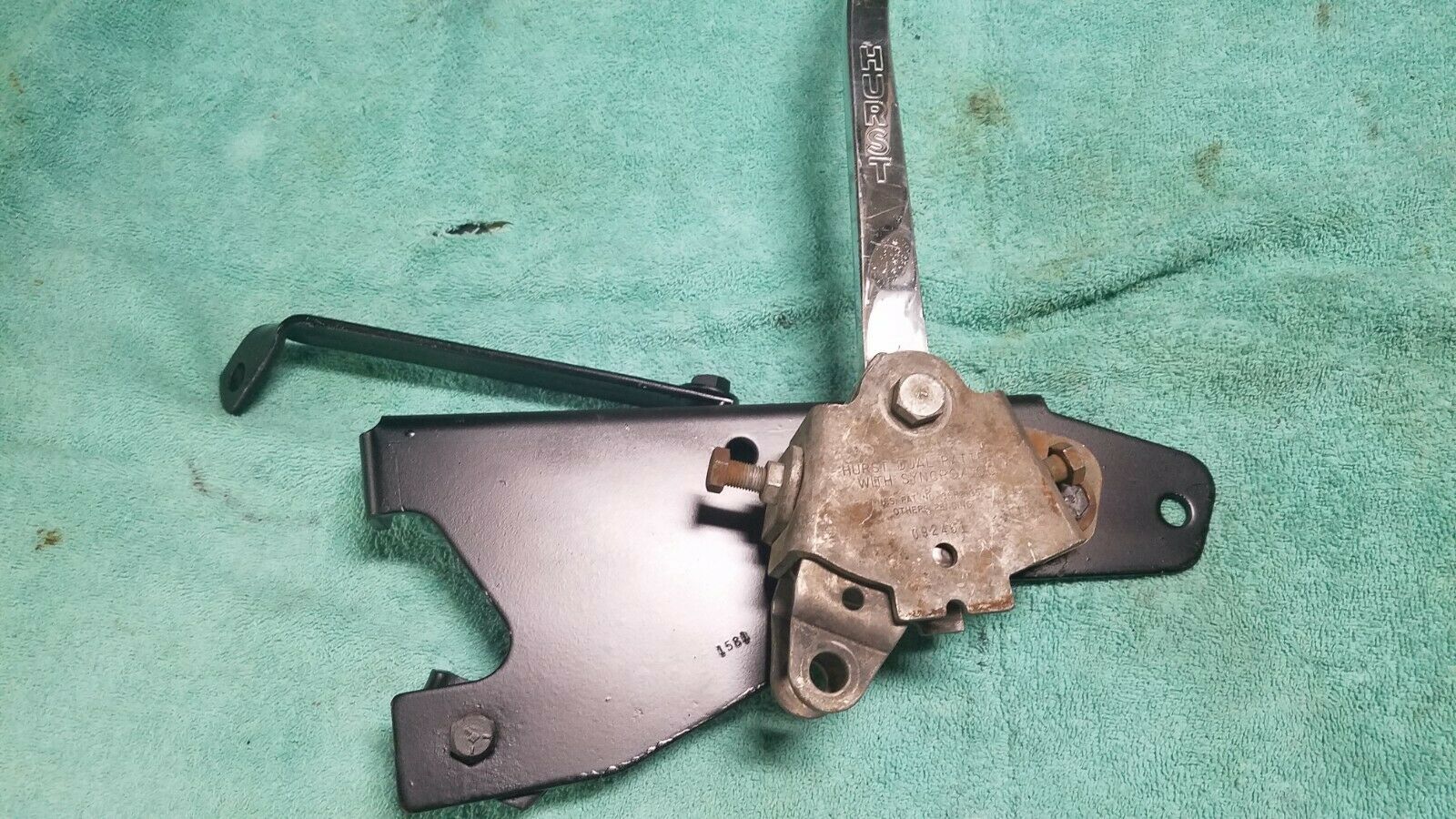 CHEVY 3 SPEED HURST DUAL PATTERN SYNCRO/LOC SHIFTER, MOUNT#1581 HURST STICK&BALL - Fresh Stock Dated February 2026