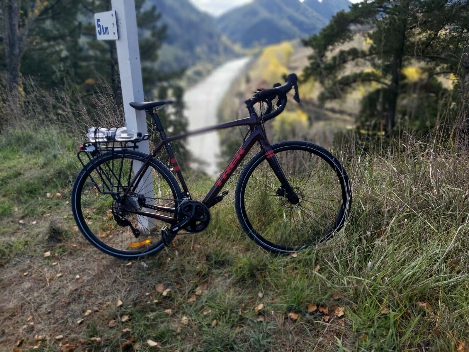 Trek Checkpoint SL 5, Shimano PD8140 Pedals, Schwalbe Mondial Touring Tires - Fresh Stock Dated February 2026