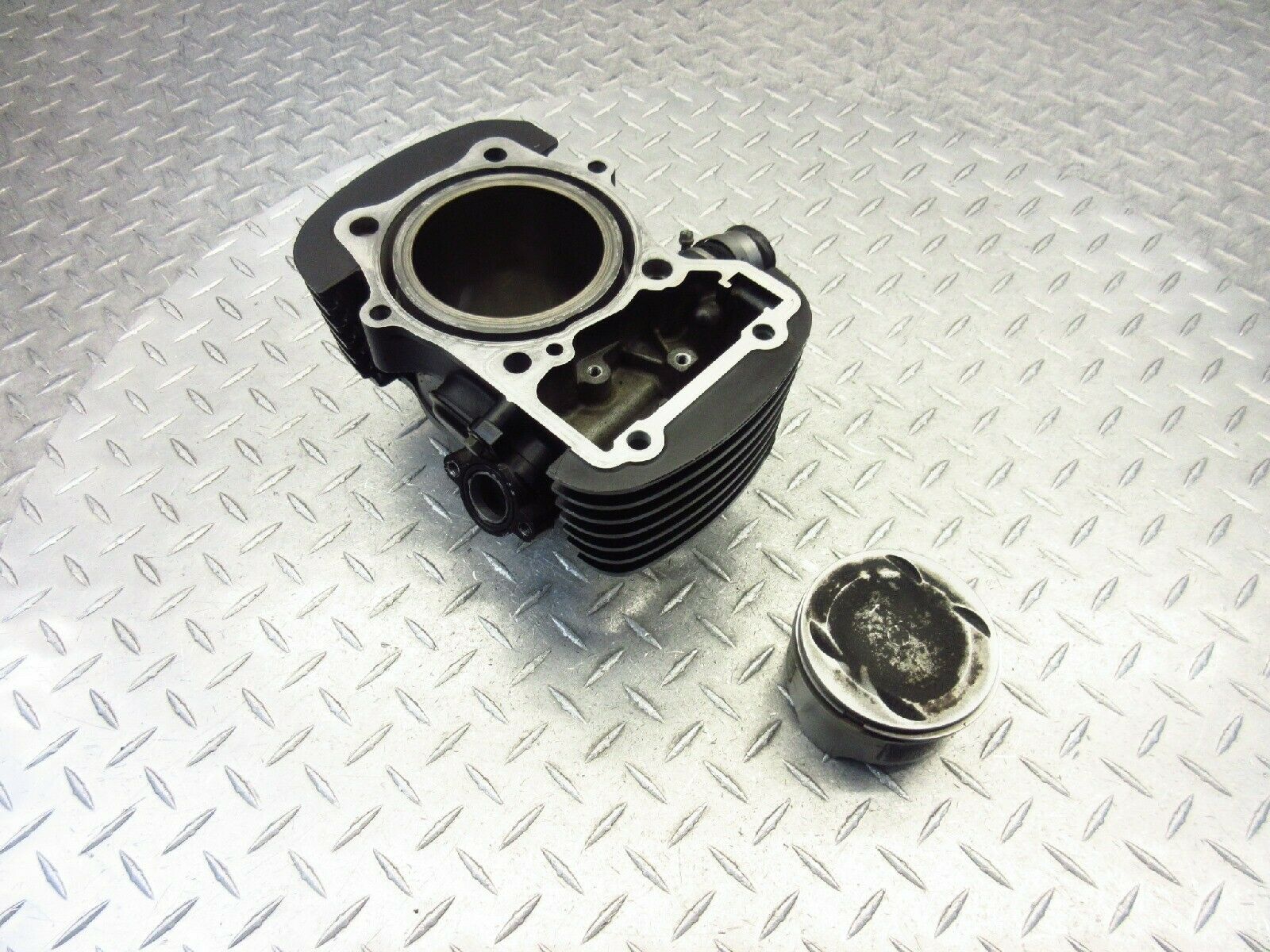 2006 06-09 Suzuki Boulevard C50 VL800 OEM Rear Cylinder Barrel Jug Piston Assy - Fresh Stock Dated February 2026