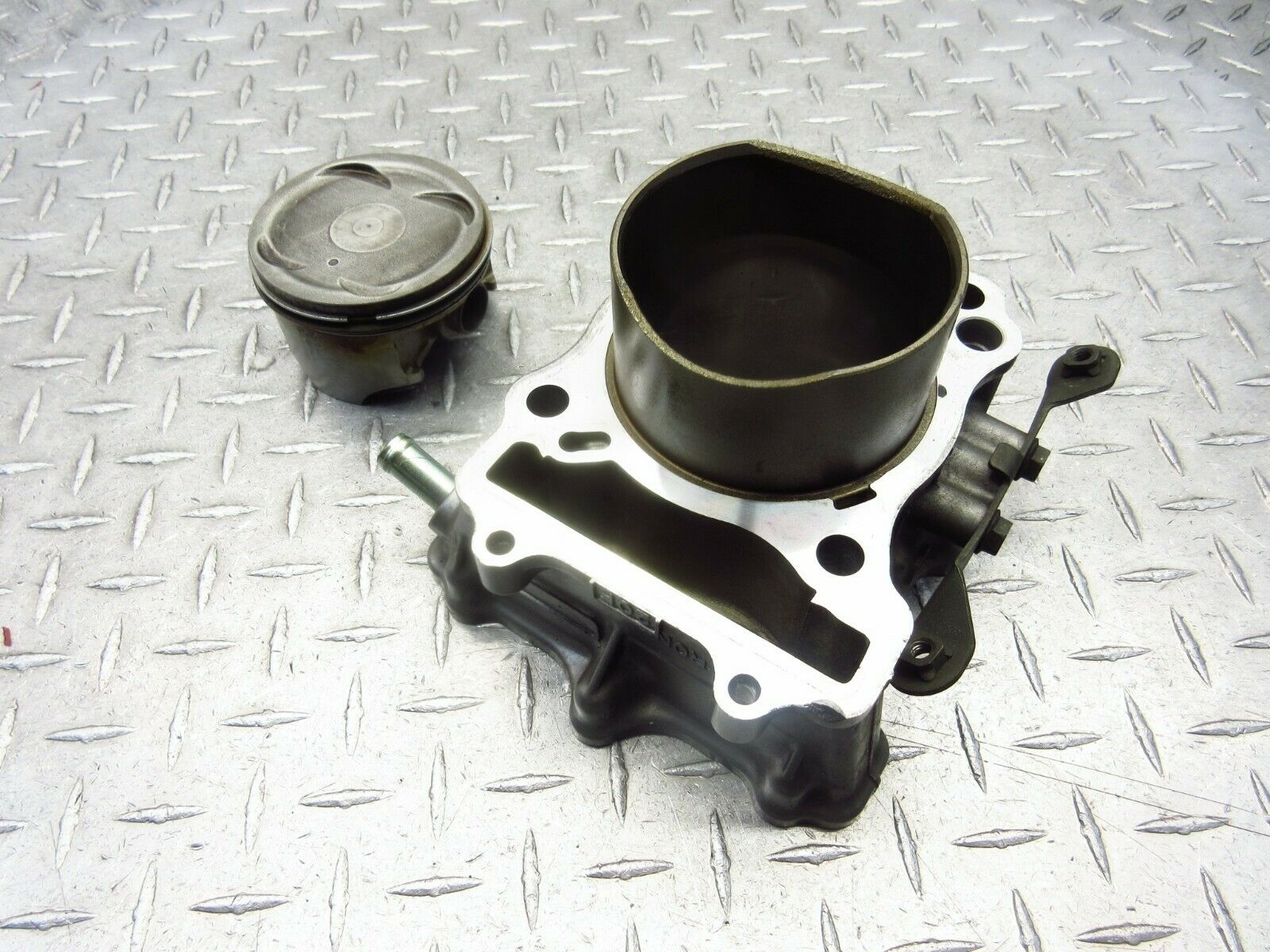 2005 04-06 Suzuki Vstrom 650 DL650 OEM Front Cylinder Barrel Jug Piston - Fresh Stock Dated February 2026