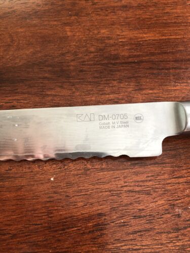 Shun Damascus Bread Knife DM-0705 - Fresh Stock Dated December 2025