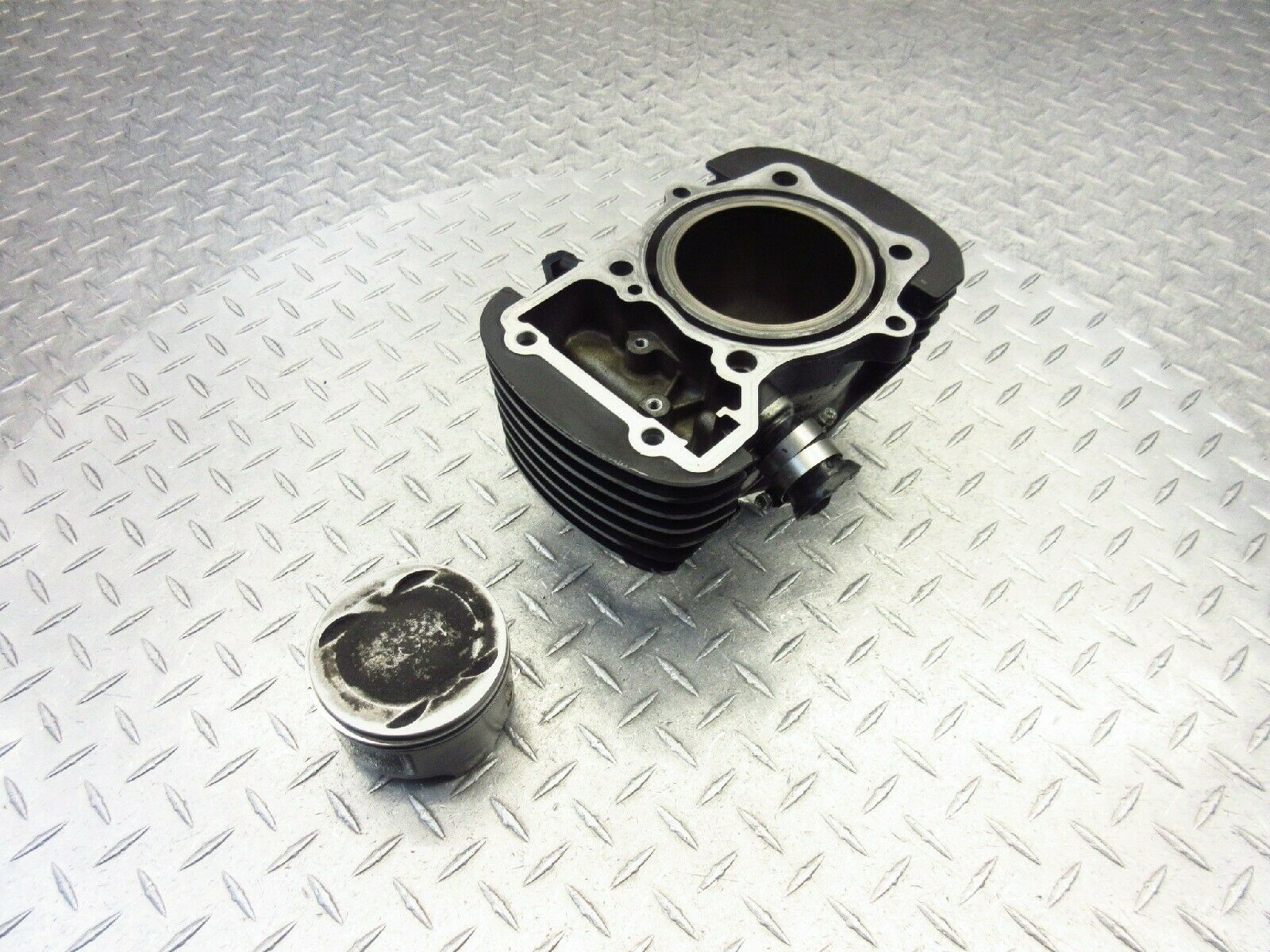 2006 06-09 Suzuki Boulevard C50 VL800 OEM Rear Cylinder Barrel Jug Piston Assy - Fresh Stock Dated February 2026