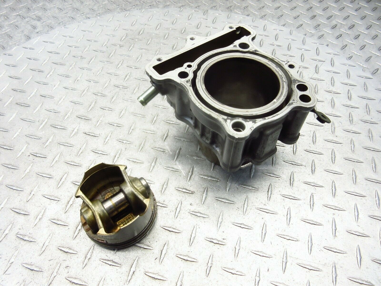 2005 04-06 Suzuki Vstrom 650 DL650 OEM Front Cylinder Barrel Jug Piston - Fresh Stock Dated February 2026