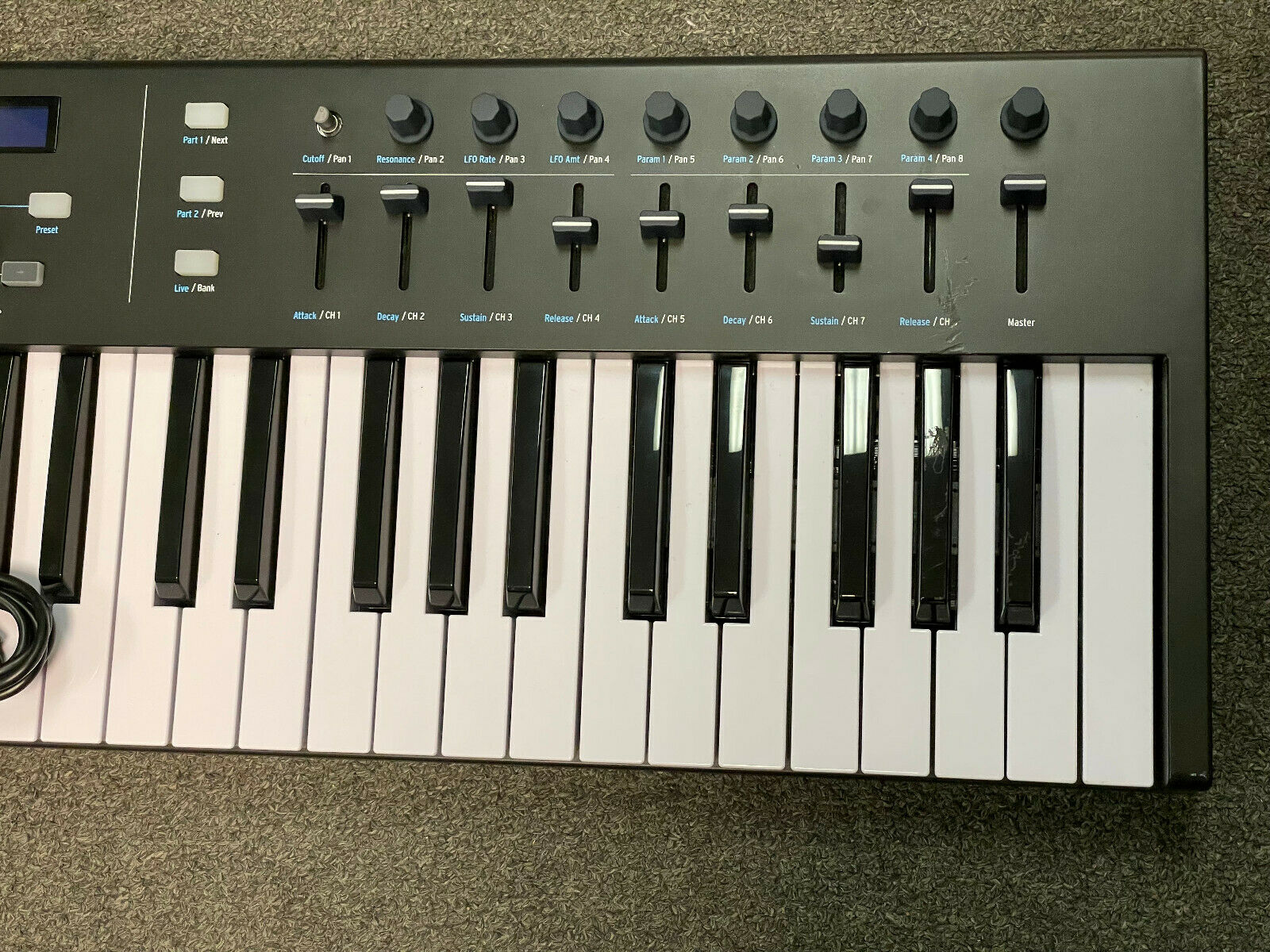 ARTURIA KEYLAB ESSENTIAL 61 MIDI KEYBOARD CONTROLLER GREAT USED CONDITION - Fresh Stock Dated February 2026