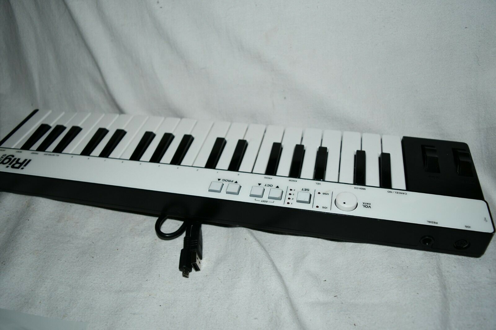 IK Multimedia n12553 iRig Keys 37-Key Mobile MIDI Keyboard Controller G4 - Fresh Stock Dated February 2026